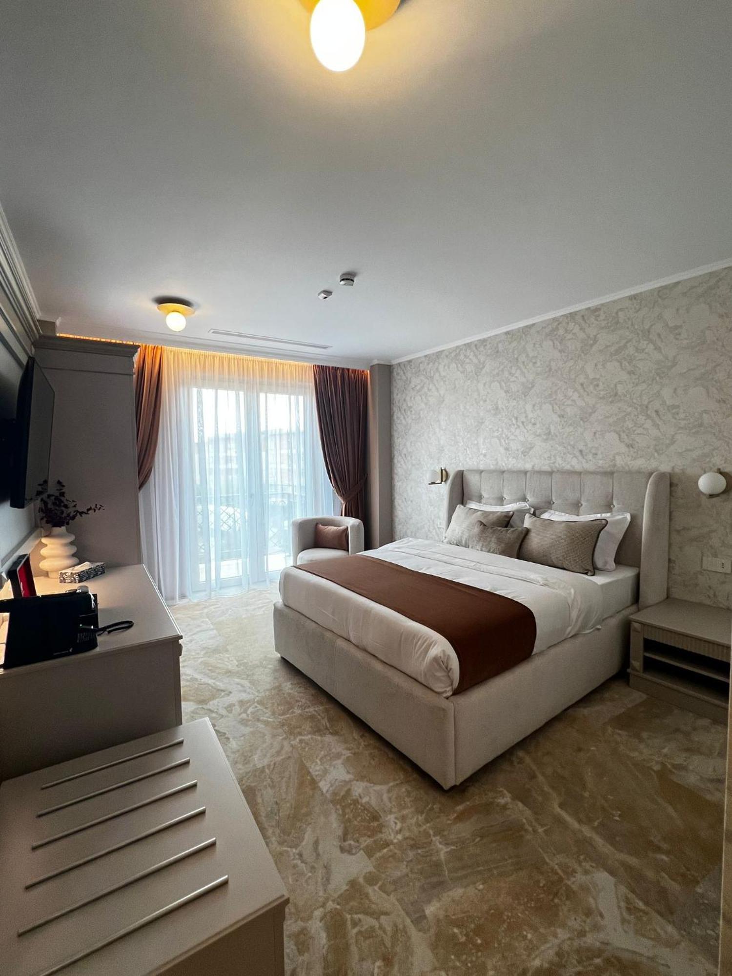 Boutique Hotel Bals Екстериор снимка