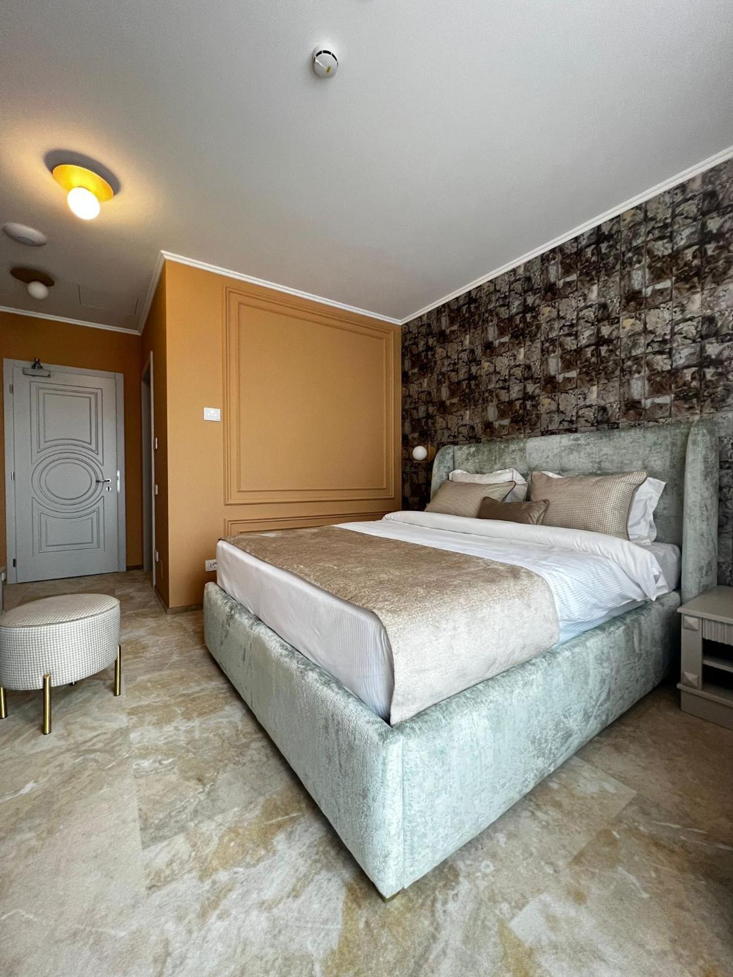 Boutique Hotel Bals Екстериор снимка
