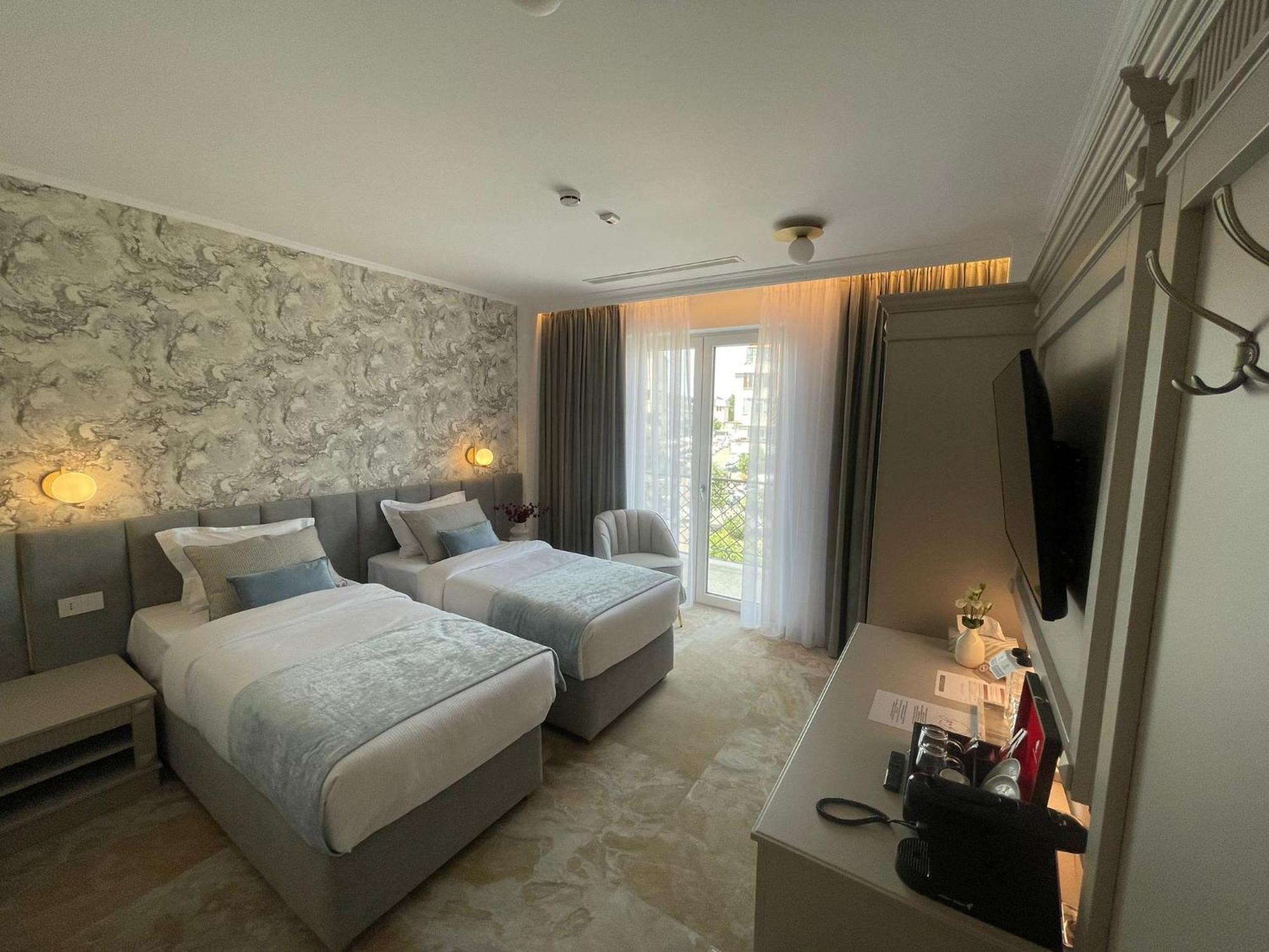 Boutique Hotel Bals Екстериор снимка
