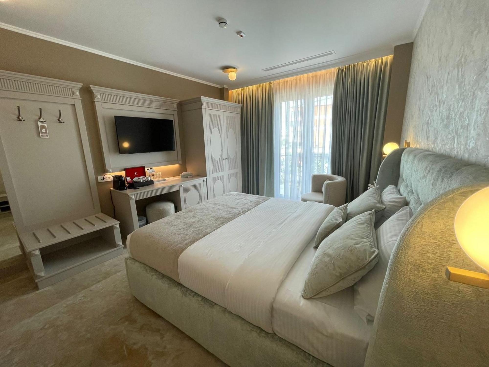 Boutique Hotel Bals Екстериор снимка