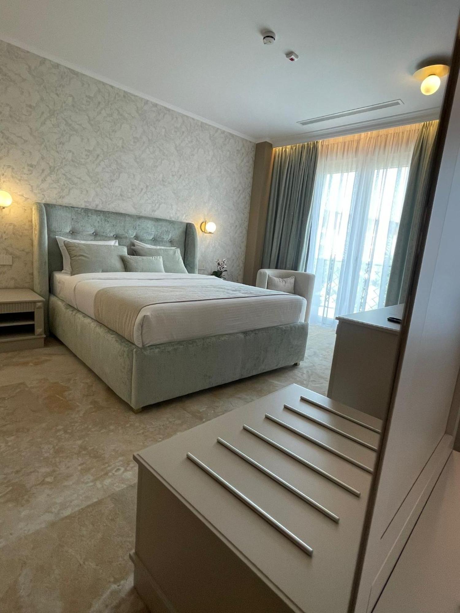 Boutique Hotel Bals Екстериор снимка