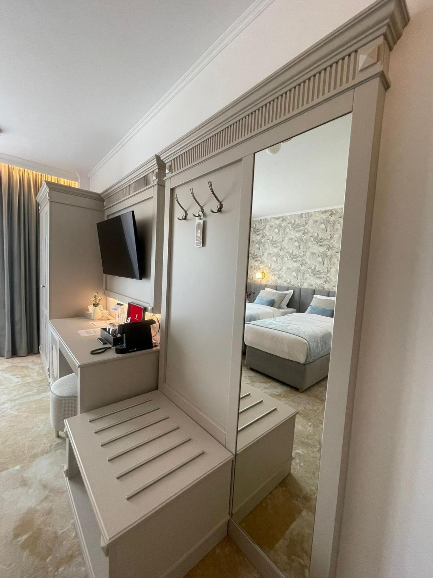 Boutique Hotel Bals Екстериор снимка