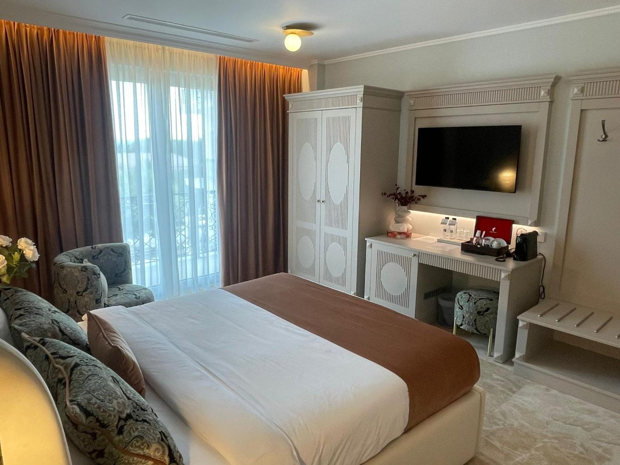 Boutique Hotel Bals Екстериор снимка