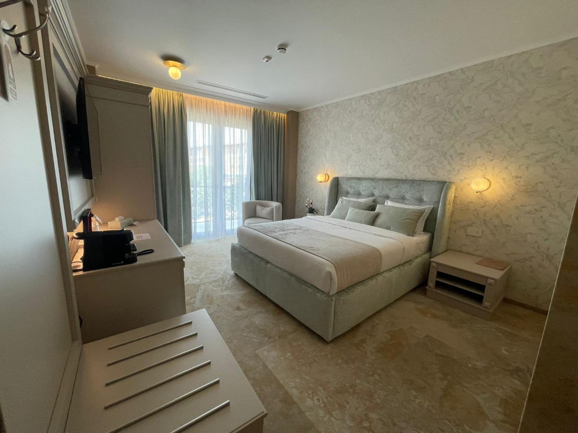Boutique Hotel Bals Екстериор снимка